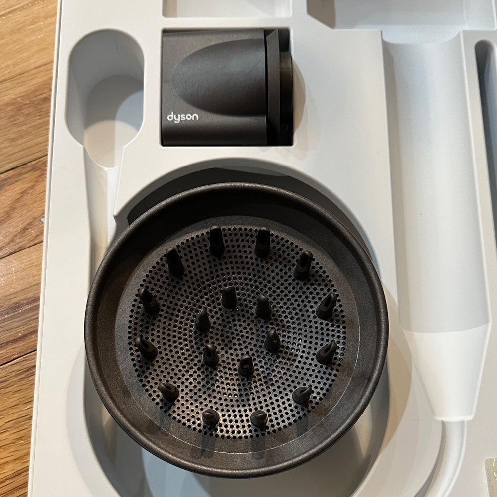 Dyson Diffuser and dryer attachment BRAND NEW